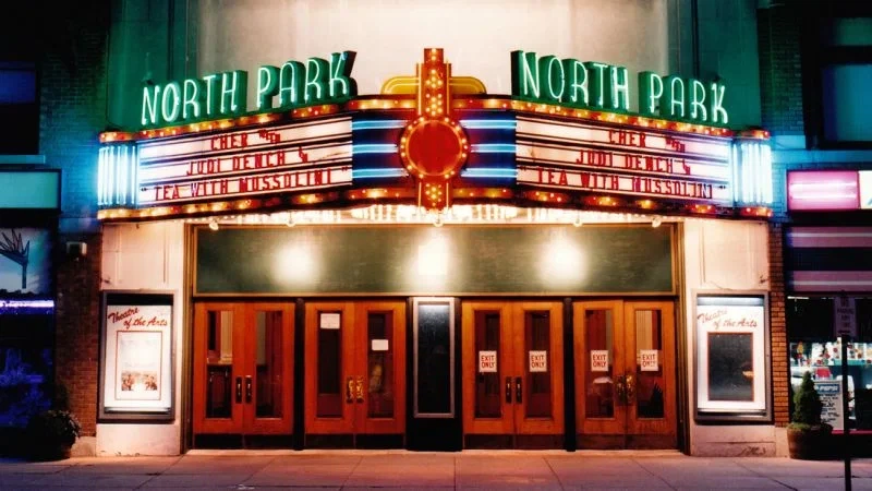 复古电影院外观展示91暗网的文化氛围